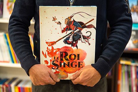 Le premier tome de "Le roi singe", signé Chaiko, est disponible sur commande à la librairie Gribouille - Agrandir l'image (fenêtre modale)