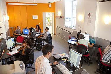Initiation et cours d'informatique à la cyber-base centre-ville de Bayonne