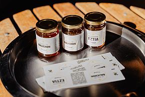 La première récolte de miel a eu lieu samedi 11 octobre au rucher de Balichon